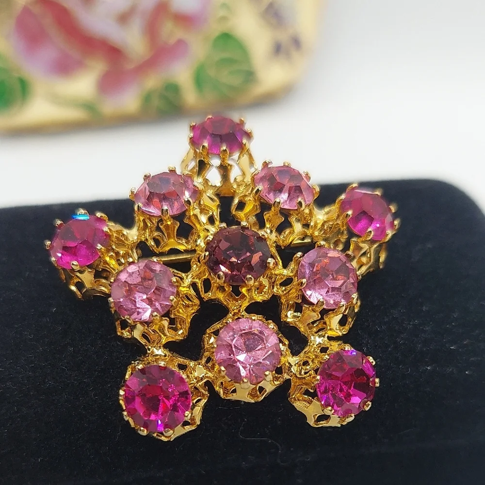 MADE AUSTRIA 3 Shades Of Pink Faceted Rhinestones Domed Prong Set Vintage Brooch - Picture 8 of 12